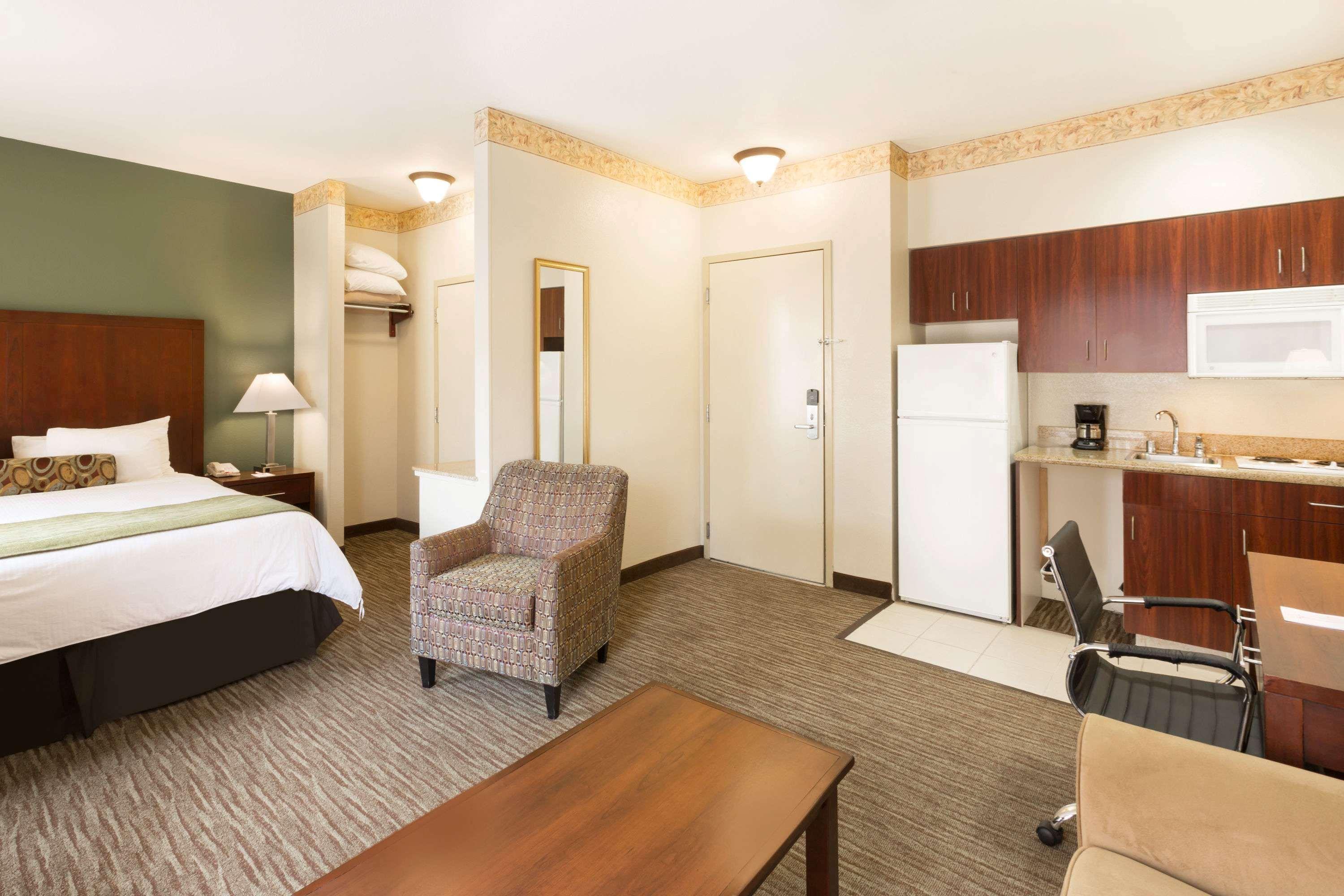 Hawthorn Suites By Wyndham Rancho Cordova/Folsom Extérieur photo